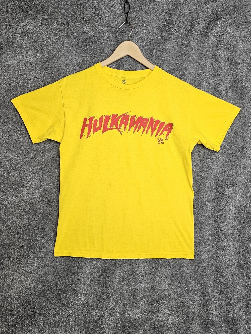 WWE Hulk Hogan Hulkamania Red Logo Yellow Graphic Tee Size M